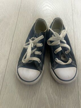 Kids Navy Canvas Low-Top Sneakers with White Toe toddler size 9